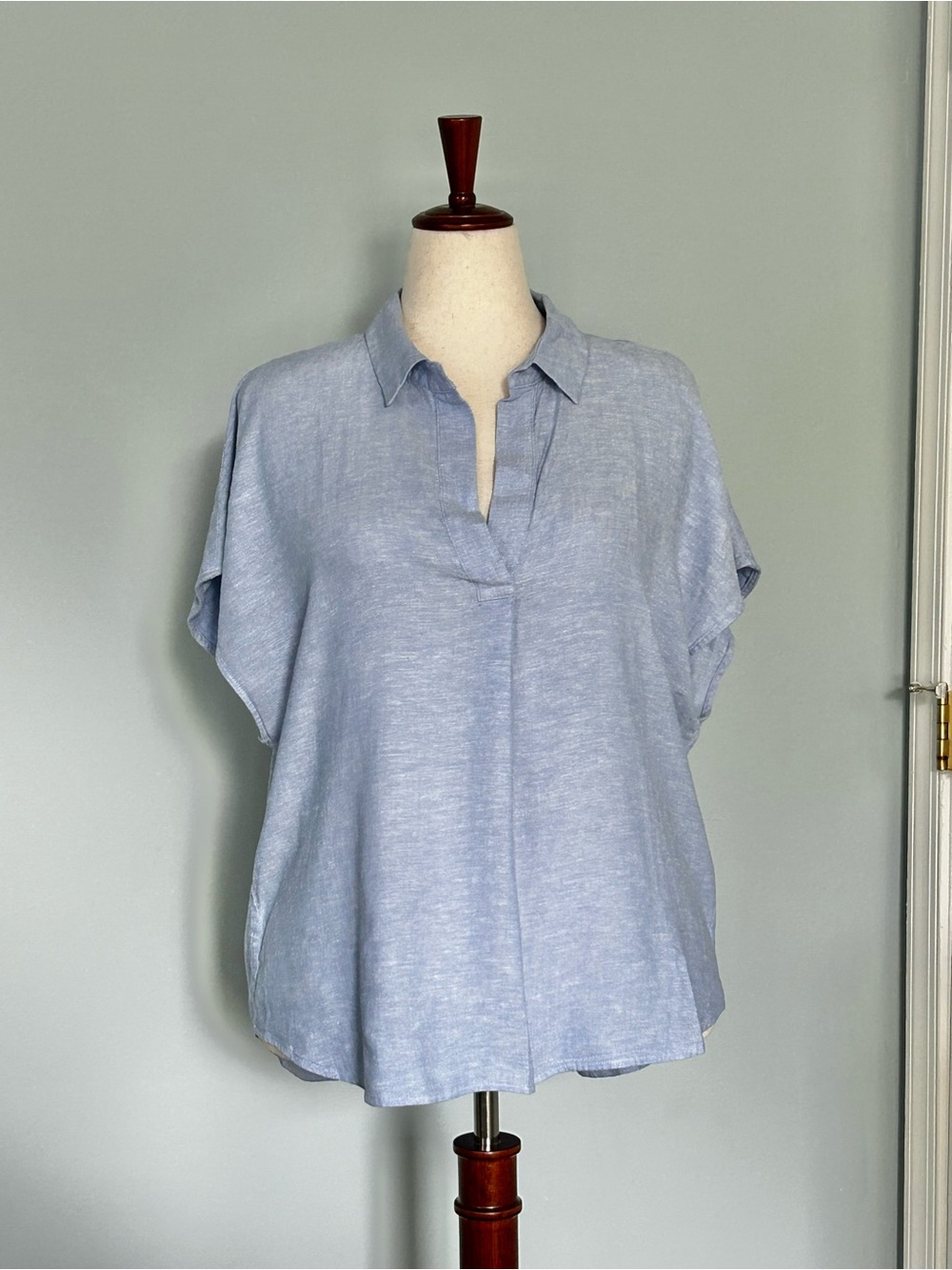 Banana Republic Women's Linen-Blend Popover Shirt, size Large - Picture 3 of 10